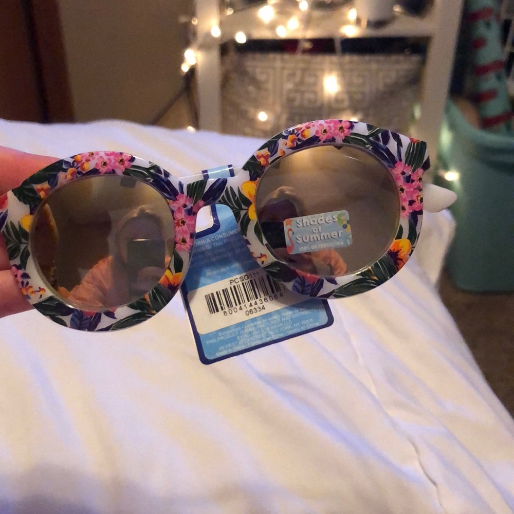 Sunglasses - Picture 2 of 3